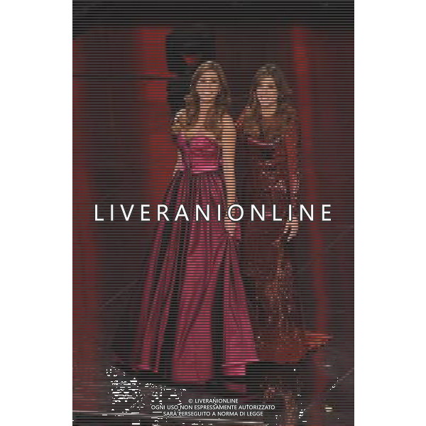 61mo FESTIVAL DELLA CANZONE ITALIANA DI SANREMO 17/02/2011 - TERZA SERATA NELLA FOTO BELEN RODRIGUEZ CON ELISABETTA CANALIS ©GAZZANIGA/AGENZIA ALDO LIVERANI SAS