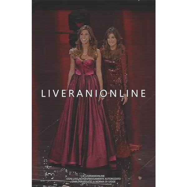 61mo FESTIVAL DELLA CANZONE ITALIANA DI SANREMO 17/02/2011 - TERZA SERATA NELLA FOTO BELEN RODRIGUEZ CON ELISABETTA CANALIS ©GAZZANIGA/AGENZIA ALDO LIVERANI SAS