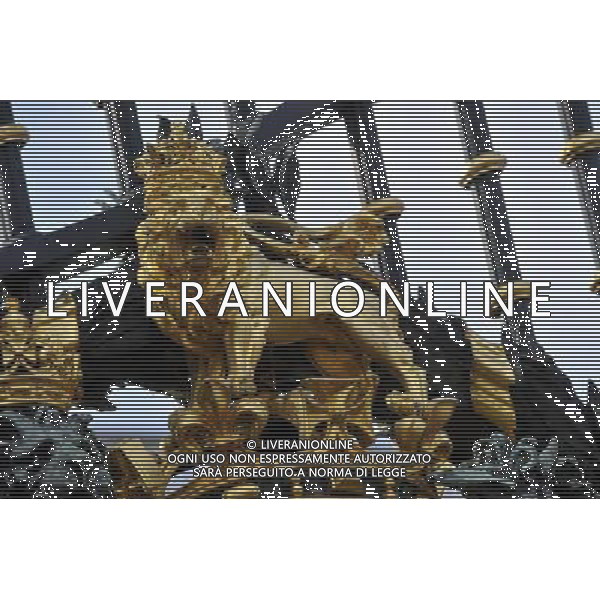 Gildings on the gates of Buckingham Palace in London AG. ALDO LIVERANI SAS ITALY ONLY