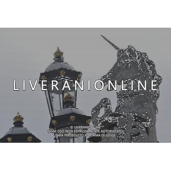 Statues on the perimeter of Buckingham Palace in London AG. ALDO LIVERANI SAS ITALY ONLY