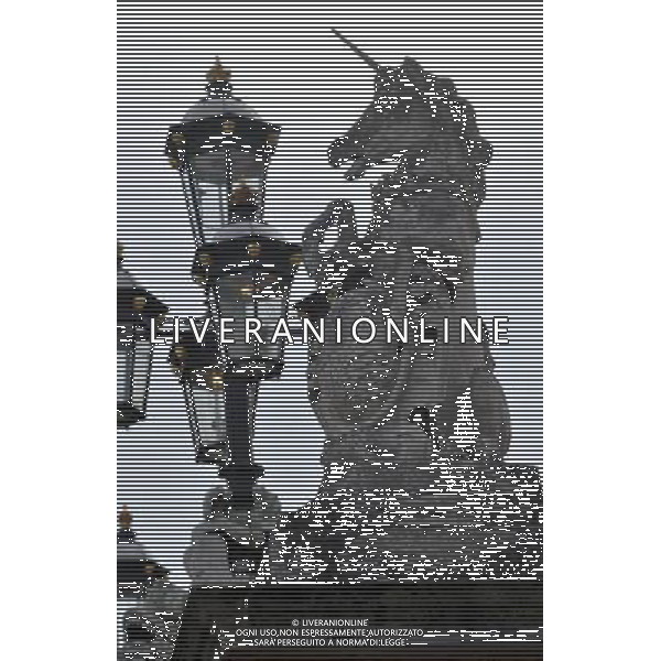 Statues on the perimeter of Buckingham Palace in London AG. ALDO LIVERANI SAS ITALY ONLY