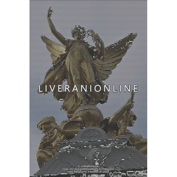 The Queen Victoria Memorial in front of Buckingham Palace in London AG. ALDO LIVERANI SAS ITALY ONLY