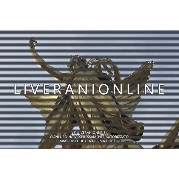 The Queen Victoria Memorial in front of Buckingham Palace in London AG. ALDO LIVERANI SAS ITALY ONLY