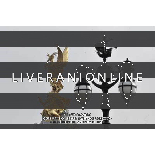 The Queen Victoria Memorial in front of Buckingham palace in London AG. ALDO LIVERANI SAS ITALY ONLY