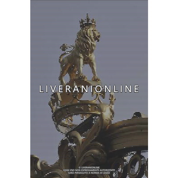 A detail of the Gates close to the front of Buckingham palace in London AG. ALDO LIVERANI SAS ITALY ONLY