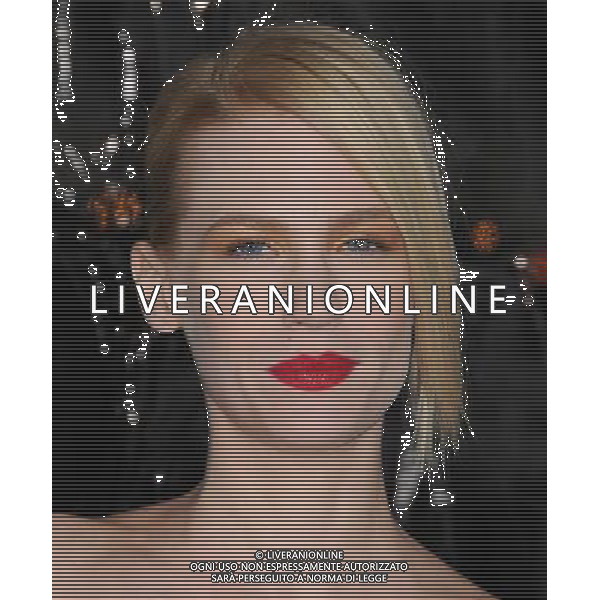 January Jones Photo by Gilbert Flores \'Unknown\' Los Angeles Premiere at the Village Theatre February 16, 2011 - Westwood, California AG. ALDO LIVERANI SAS ITALY ONLY