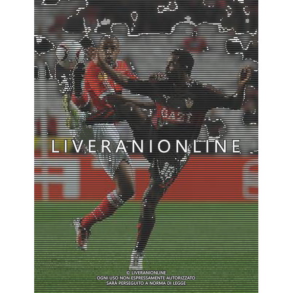 20110217: LISBON, PORTUGAL - SL Benfica vs VfB Stuttgart: Europa League 2010/2011, 1/16 finals, 1st leg. In picture: Sidnei (Benfica) and Cacau (Stuttgart). PHOTO: Alvaro Isidoro/CITYFILES -AG ALDO LIVERANI 