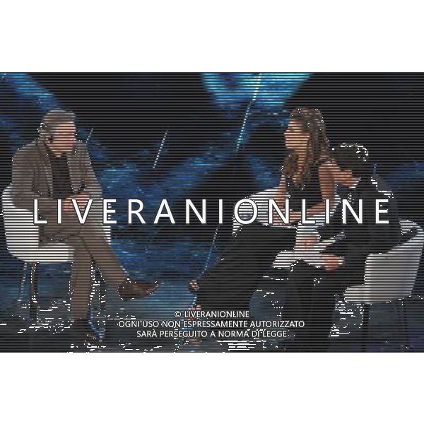 61mo FESTIVAL DELLA CANZONE ITALIANA DI SANREMO 18/02/2011 - QUARTA SERATA NELLA FOTO ROBERT DE NIRO CON ELISABETTA CANALIS E GIANNI MORANDI ©GAZZANIGA/AGENZIA ALDO LIVERANI SAS