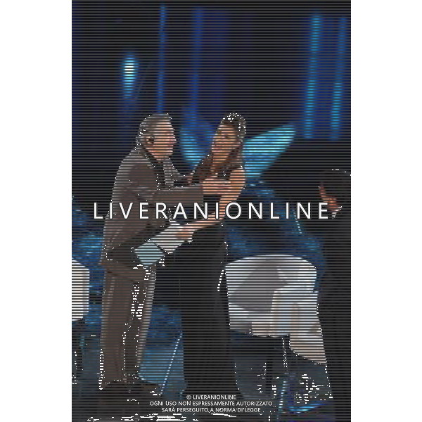 61mo FESTIVAL DELLA CANZONE ITALIANA DI SANREMO 18/02/2011 - QUARTA SERATA NELLA FOTO ROBERT DE NIRO CON ELISABETTA CANALIS E GIANNI MORANDI ©GAZZANIGA/AGENZIA ALDO LIVERANI SAS