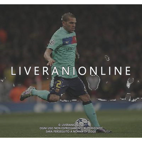 Barcelona\'s Daniel Alves in action during todays match 16.02.2011 - LONDON - UEFA CHAMPIONS LEAGUE MATCH - LEG 1 - ARSENAL V BARCELONA - EMIRATES STADIUM - ARSENAL - LONDON FOTO MICHAL ZEMANEK/NEWSPIX.PL --- Newspix.pl /AG ALDO LIVERANI SAS CALCIO SPORT CHAMPION LEAGUE ARSENAL BARCELONA - ITALY ONLY - *** Local Caption *** .