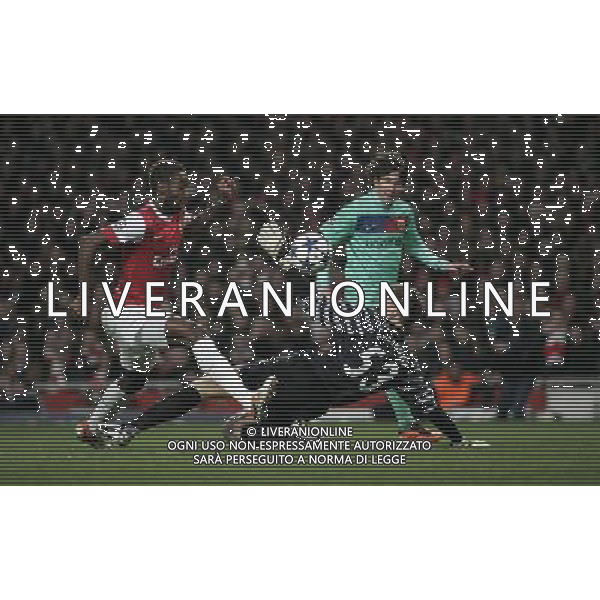 Arsenal\'s Wojciech Szczesny saves a shoot from Barcelona\'s Lionel Messi 16.02.2011 - LONDON - UEFA CHAMPIONS LEAGUE MATCH - LEG 1 - ARSENAL V BARCELONA - EMIRATES STADIUM - ARSENAL - LONDON FOTO MICHAL ZEMANEK/NEWSPIX.PL --- Newspix.pl /AG ALDO LIVERANI SAS CALCIO SPORT CHAMPION LEAGUE ARSENAL BARCELONA - ITALY ONLY - *** Local Caption *** .