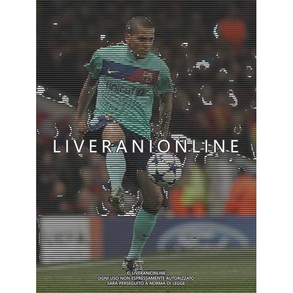 Barcelona\'s Daniel Alves in action during todays match 16.02.2011 - LONDON - UEFA CHAMPIONS LEAGUE MATCH - LEG 1 - ARSENAL V BARCELONA - EMIRATES STADIUM - ARSENAL - LONDON FOTO MICHAL ZEMANEK/NEWSPIX.PL --- Newspix.pl /AG ALDO LIVERANI SAS CALCIO SPORT CHAMPION LEAGUE ARSENAL BARCELONA - ITALY ONLY - *** Local Caption *** .