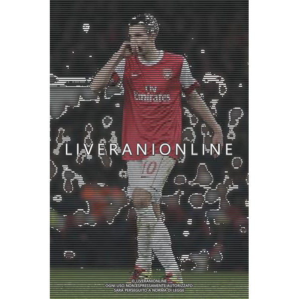 Arsenal\'s Robin Van Persie 16.02.2011 - LONDON - UEFA CHAMPIONS LEAGUE MATCH - LEG 1 - ARSENAL V BARCELONA - EMIRATES STADIUM - ARSENAL - LONDON FOTO MICHAL ZEMANEK/NEWSPIX.PL --- Newspix.pl /AG ALDO LIVERANI SAS CALCIO SPORT CHAMPION LEAGUE ARSENAL BARCELONA - ITALY ONLY - *** Local Caption *** .