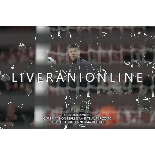 Arsenal\'s Wojciech Szczesny 16.02.2011 - LONDON - UEFA CHAMPIONS LEAGUE MATCH - LEG 1 - ARSENAL V BARCELONA - EMIRATES STADIUM - ARSENAL - LONDON FOTO MICHAL ZEMANEK/NEWSPIX.PL /AG ALDO LIVERANI SAS CALCIO SPORT CHAMPION LEAGUE ARSENAL BARCELONA - ITALY ONLY - *** Local Caption *** .