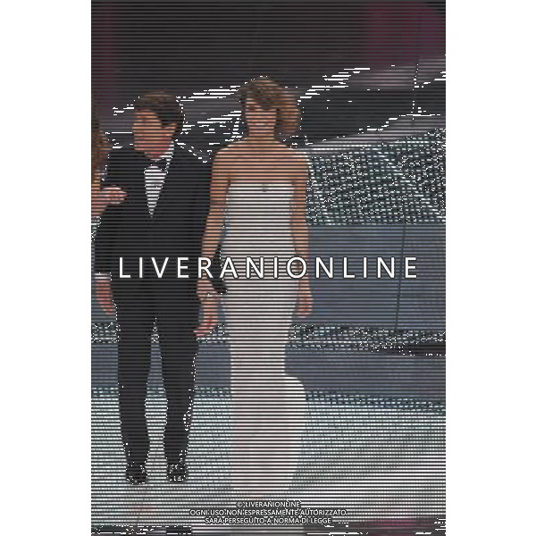61mo FESTIVAL DELLA CANZONE ITALIANA DI SANREMO 19/02/2011 - QUINTA ED ULTIMA SERATA NELLA FOTO GIANNI MORANDI CON ELISABETTA CANALIS ©GAZZANIGA/AGENZIA ALDO LIVERANI SAS