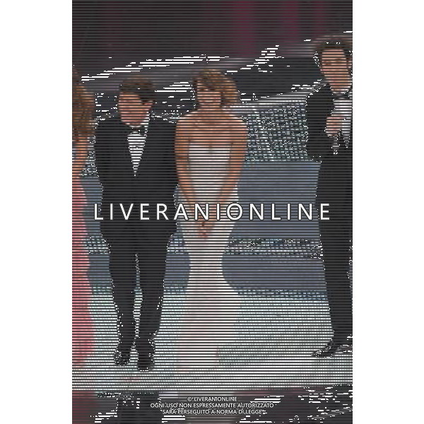 61mo FESTIVAL DELLA CANZONE ITALIANA DI SANREMO 19/02/2011 - QUINTA ED ULTIMA SERATA NELLA FOTO ELISABETTA CANALIS CON PAOLO KESSISSOGLU E GIANNI MORANDI ©GAZZANIGA/AGENZIA ALDO LIVERANI SAS