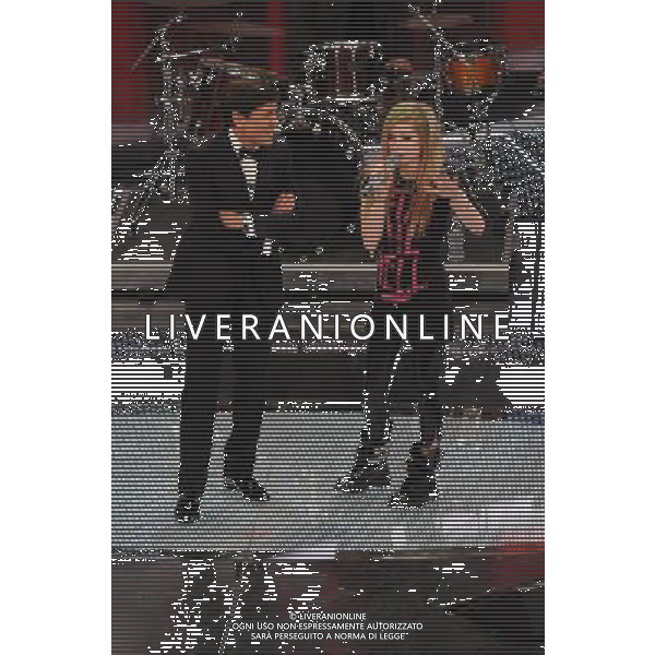 61mo FESTIVAL DELLA CANZONE ITALIANA DI SANREMO 19/02/2011 - QUINTA ED ULTIMA SERATA NELLA FOTO GIANNI MORANDI CON AVRIL LAVIGNE ©GAZZANIGA/AGENZIA ALDO LIVERANI SAS