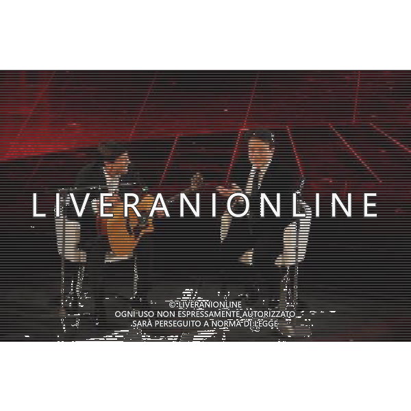 61mo FESTIVAL DELLA CANZONE ITALIANA DI SANREMO 19/02/2011 - QUINTA ED ULTIMA SERATA NELLA FOTO GIANNI MORANDI CON MASSIMO RANIERI ©GAZZANIGA/AGENZIA ALDO LIVERANI SAS