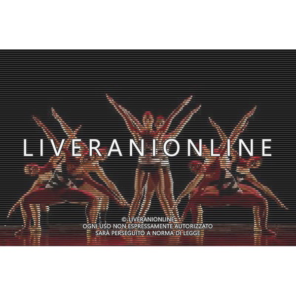 COMPAGNIA MVULA SUNGANI IN NON SOLO BOLERO CONCERTO GRAN TEATRO PADOVA NELLA FOTO: COMPAGNIA MVULA SUNGANI IN NON SOLO BOLERO @ CRISTINA CHECCHETTO - AG. ALDO LIVERANI