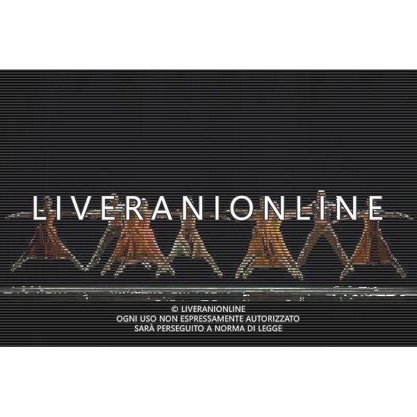 COMPAGNIA MVULA SUNGANI IN NON SOLO BOLERO CONCERTO GRAN TEATRO PADOVA NELLA FOTO: COMPAGNIA MVULA SUNGANI IN NON SOLO BOLERO @ CRISTINA CHECCHETTO - AG. ALDO LIVERANI