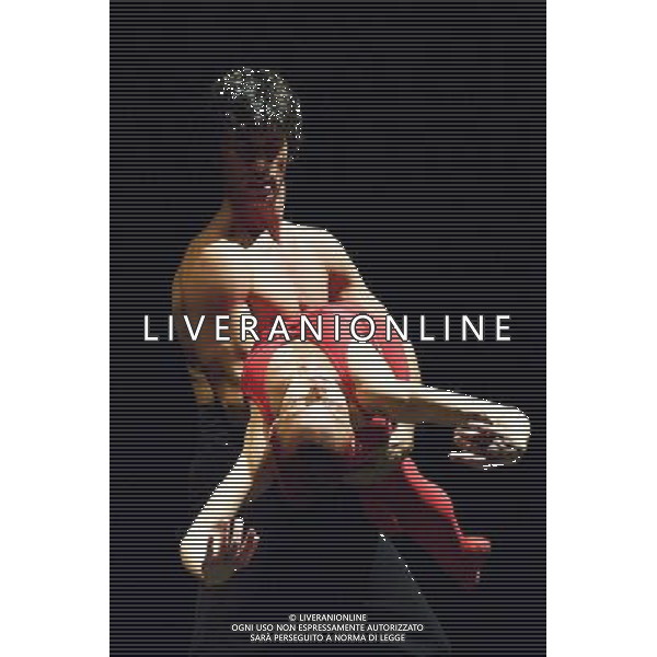 COMPAGNIA MVULA SUNGANI IN NON SOLO BOLERO CONCERTO GRAN TEATRO PADOVA NELLA FOTO: COMPAGNIA MVULA SUNGANI IN NON SOLO BOLERO @ CRISTINA CHECCHETTO - AG. ALDO LIVERANI