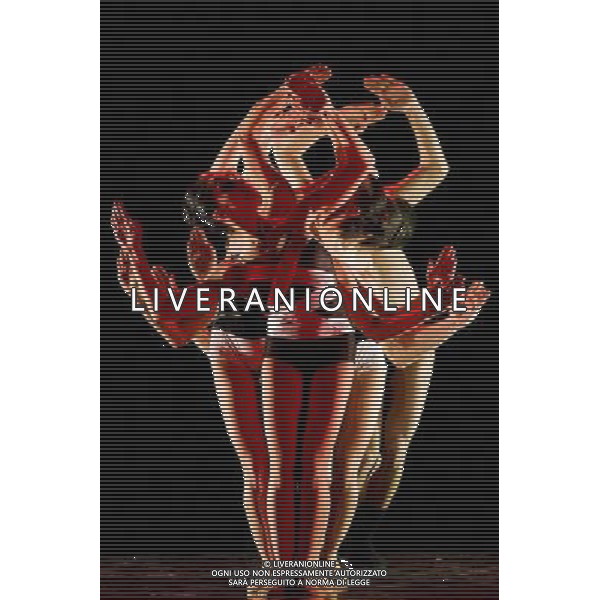 COMPAGNIA MVULA SUNGANI IN NON SOLO BOLERO CONCERTO GRAN TEATRO PADOVA NELLA FOTO: COMPAGNIA MVULA SUNGANI IN NON SOLO BOLERO @ CRISTINA CHECCHETTO - AG. ALDO LIVERANI