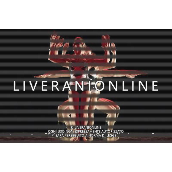 COMPAGNIA MVULA SUNGANI IN NON SOLO BOLERO CONCERTO GRAN TEATRO PADOVA NELLA FOTO: COMPAGNIA MVULA SUNGANI IN NON SOLO BOLERO @ CRISTINA CHECCHETTO - AG. ALDO LIVERANI