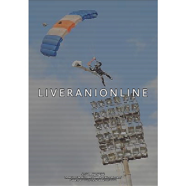 63¡ Edizione Viareggio Cup World Football Tournament - Coppa Carnevale Viareggio- 21.02.2011 Juventus-Bruges Nella Foto:Paracadutisti /Ph.Vitez-Ag. Aldo Liverani