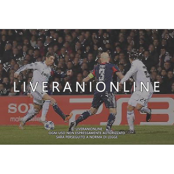 (110223) -- LYON, Feb. 23, 2011 () -- Real Madrid\'s Cristiano Ronaldo(L) breaks through during the UEFA Champions League football match against Olympique de Lyon at the Gerland stadium in Lyon, central eastern France, Feb. 22, 2011. The match tied with a 1-1 draw. (/Laurent Zablon) (xm) ©photoshot/Agenzia Aldo Liverani Sas - ITALY ONLY - Olimpique Lione - Real Madrid Champions League 22/02/2011