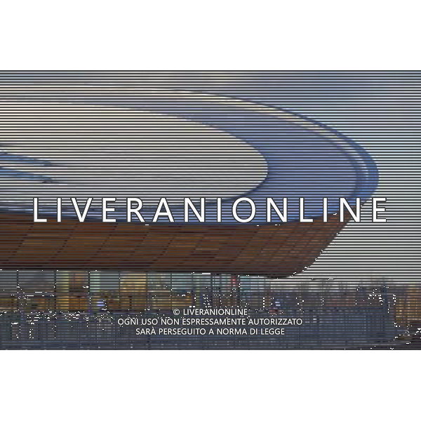 Velodrome. Exterior view of the Velodrome. ©photoshot/Agenzia Aldo Liverani Sas - ITALY ONLY - Londra 22/02/2011 - La squadra nazionale inglese di ciclismo assiste all\'apertura ufficiale del Velodromo delle Olimpiadi di Londra 2012.