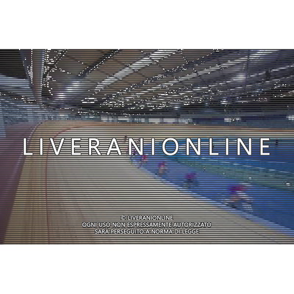 The Velodrome. The Herne Hill cyclists try out the new track in the Velodrome. ©photoshot/Agenzia Aldo Liverani Sas - ITALY ONLY - Londra 22/02/2011 - La squadra nazionale inglese di ciclismo assiste all\'apertura ufficiale del Velodromo delle Olimpiadi di Londra 2012.