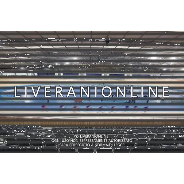The Velodrome. A spectator view of the Velodrome track from the upper tier seating. ©photoshot/Agenzia Aldo Liverani Sas - ITALY ONLY - Londra 22/02/2011 - La squadra nazionale inglese di ciclismo assiste all\'apertura ufficiale del Velodromo delle Olimpiadi di Londra 2012.