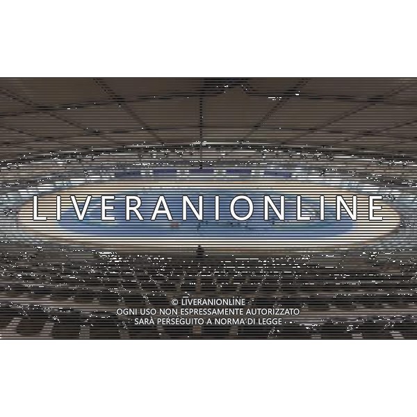 Velodrome. The Herne Hill cyclists try out the new track in the Velodrome. . ©photoshot/Agenzia Aldo Liverani Sas - ITALY ONLY - Londra 22/02/2011 - La squadra nazionale inglese di ciclismo assiste all\'apertura ufficiale del Velodromo delle Olimpiadi di Londra 2012.