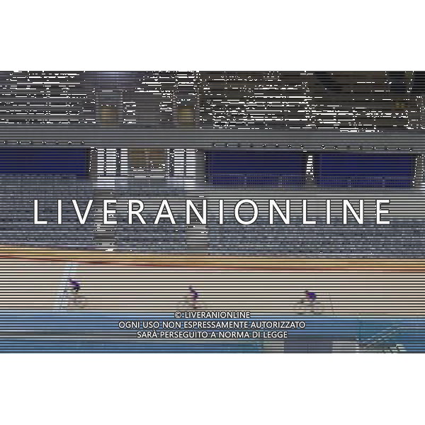 Velodrome. The Herne Hill cyclists try out the new track in the Velodrome. . ©photoshot/Agenzia Aldo Liverani Sas - ITALY ONLY - Londra 22/02/2011 - La squadra nazionale inglese di ciclismo assiste all\'apertura ufficiale del Velodromo delle Olimpiadi di Londra 2012.
