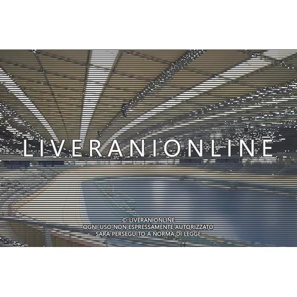 Velodrome. Interior view of the Velodrome. ©photoshot/Agenzia Aldo Liverani Sas - ITALY ONLY - Londra 22/02/2011 - La squadra nazionale inglese di ciclismo assiste all\'apertura ufficiale del Velodromo delle Olimpiadi di Londra 2012.