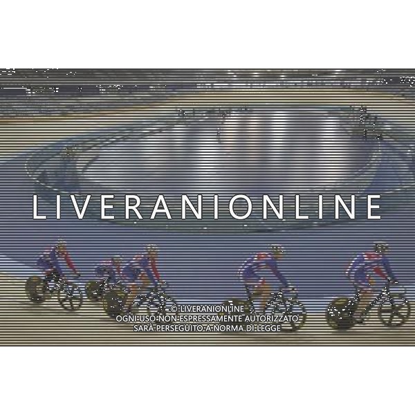 Velodrome. Velodrome completion event. The GB Cycling Team attend the official opening of the Velodrome. ©photoshot/Agenzia Aldo Liverani Sas - ITALY ONLY - Londra 22/02/2011 - La squadra nazionale inglese di ciclismo assiste all\'apertura ufficiale del Velodromo delle Olimpiadi di Londra 2012.