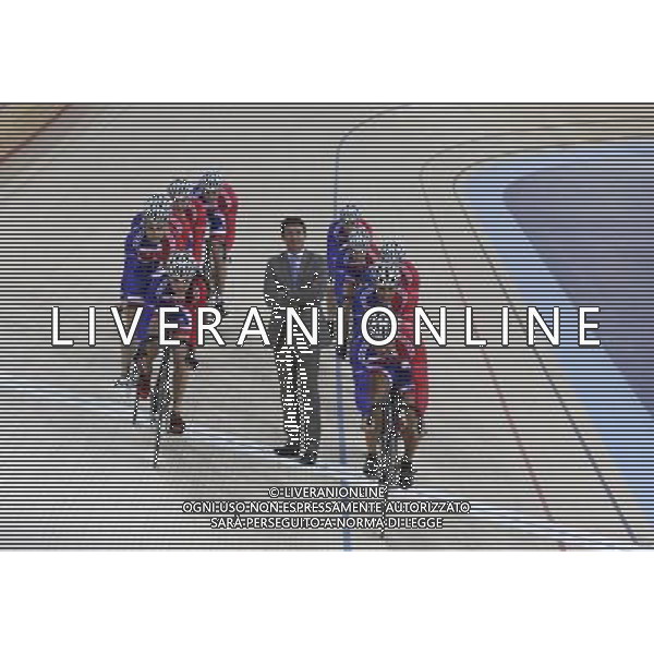 Velodrome. Velodrome completion event. The GB Cycling Team attend the official opening of the Velodrome. Sir Chris Hoy, front right and Victoria Pendleton, front left lead the GB team past Seb Coe. ©photoshot/Agenzia Aldo Liverani Sas - ITALY ONLY - Londra 22/02/2011 - La squadra nazionale inglese di ciclismo assiste all\'apertura ufficiale del Velodromo delle Olimpiadi di Londra 2012.