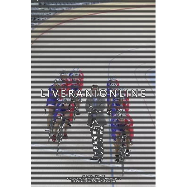 Velodrome. Velodrome completion event. The GB Cycling Team attend the official opening of the Velodrome. Sir Chris Hoy, front right and Victoria Pendleton, front left lead the GB team past Seb Coe. ©photoshot/Agenzia Aldo Liverani Sas - ITALY ONLY - Londra 22/02/2011 - La squadra nazionale inglese di ciclismo assiste all\'apertura ufficiale del Velodromo delle Olimpiadi di Londra 2012.