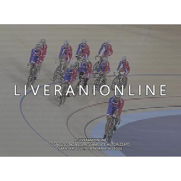 Velodrome. Velodrome completion event. The GB Cycling Team attend the official opening of the Velodrome. Sir Chris Hoy leads the way for the team. ©photoshot/Agenzia Aldo Liverani Sas - ITALY ONLY - Londra 22/02/2011 - La squadra nazionale inglese di ciclismo assiste all\'apertura ufficiale del Velodromo delle Olimpiadi di Londra 2012.