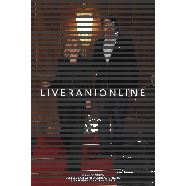 MILANO 23/2/2011 TEATRO NUOVO P.zza S. BABILA PRESENTAZIONE DELLO SPETTACOLO TEATRALE: -DADDY BLUES. UN PAPA\' PER TUTTI- DI BRUNO CHAPELLE E MARTYNE VISCIANO ADATTAMENTO E REGIA DI VINCENZO SALEMME NELLA FOTO PAOLA QUATTRINI E MARCO COLUMBRO FOTO ROMANO/AG ALDO LIVERANI