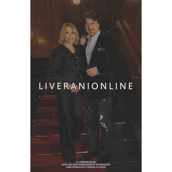 MILANO 23/2/2011 TEATRO NUOVO P.zza S. BABILA PRESENTAZIONE DELLO SPETTACOLO TEATRALE: -DADDY BLUES. UN PAPA\' PER TUTTI- DI BRUNO CHAPELLE E MARTYNE VISCIANO ADATTAMENTO E REGIA DI VINCENZO SALEMME NELLA FOTO PAOLA QUATTRINI E MARCO COLUMBRO FOTO ROMANO/AG ALDO LIVERANI