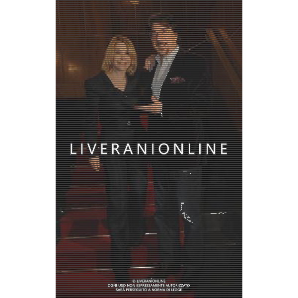 MILANO 23/2/2011 TEATRO NUOVO P.zza S. BABILA PRESENTAZIONE DELLO SPETTACOLO TEATRALE: -DADDY BLUES. UN PAPA\' PER TUTTI- DI BRUNO CHAPELLE E MARTYNE VISCIANO ADATTAMENTO E REGIA DI VINCENZO SALEMME NELLA FOTO PAOLA QUATTRINI E MARCO COLUMBRO FOTO ROMANO/AG ALDO LIVERANI