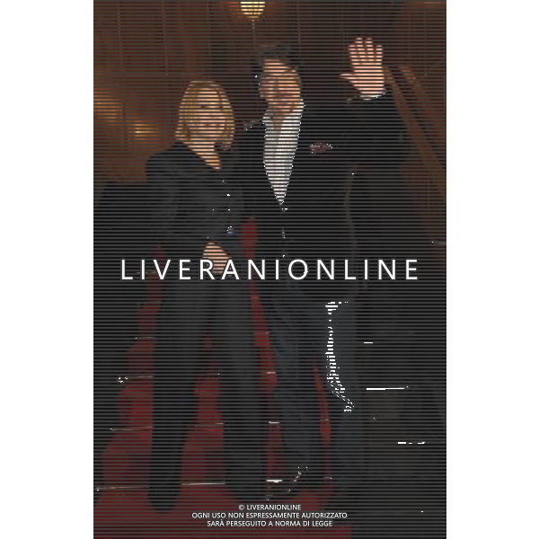 MILANO 23/2/2011 TEATRO NUOVO P.zza S. BABILA PRESENTAZIONE DELLO SPETTACOLO TEATRALE: -DADDY BLUES. UN PAPA\' PER TUTTI- DI BRUNO CHAPELLE E MARTYNE VISCIANO ADATTAMENTO E REGIA DI VINCENZO SALEMME NELLA FOTO PAOLA QUATTRINI E MARCO COLUMBRO FOTO ROMANO/AG ALDO LIVERANI