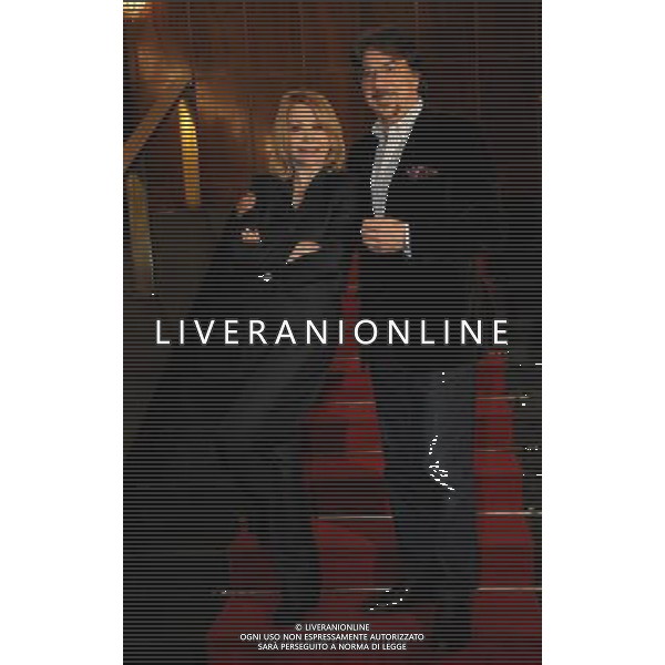 MILANO 23/2/2011 TEATRO NUOVO P.zza S. BABILA PRESENTAZIONE DELLO SPETTACOLO TEATRALE: -DADDY BLUES. UN PAPA\' PER TUTTI- DI BRUNO CHAPELLE E MARTYNE VISCIANO ADATTAMENTO E REGIA DI VINCENZO SALEMME NELLA FOTO PAOLA QUATTRINI E MARCO COLUMBRO FOTO ROMANO/AG ALDO LIVERANI