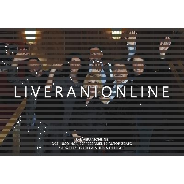 MILANO 23/2/2011 TEATRO NUOVO P.zza S. BABILA PRESENTAZIONE DELLO SPETTACOLO TEATRALE: -DADDY BLUES. UN PAPA\' PER TUTTI- DI BRUNO CHAPELLE E MARTYNE VISCIANO ADATTAMENTO E REGIA DI VINCENZO SALEMME NELLA FOTO PAOLA QUATTRINI, MARCO COLUMBRO, ADRIANO GIRALDI, ERIKA PUDDU, ADRIANO EVANGELISTI E ROBERTA FORMILLI FOTO ROMANO/AG ALDO LIVERANI