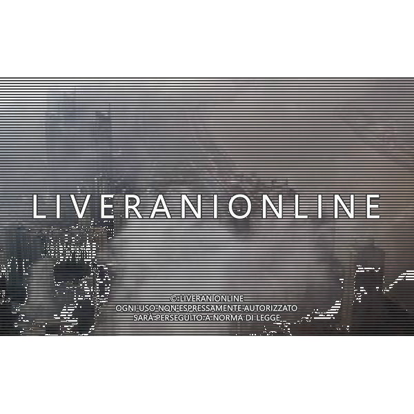 (110222) -- SHANGHAI, Feb. 22, 2011 () -- VEDUTA AEREA DELLA NEBBIA SULLA CITTA\' DI SHANGAY DOVUTA ALL\'ELEVATO TASSO DI INQUINAMENTO Photoshot (/Ren Guoqiang) (zn)-AG ALDO LIVERANI ONLY ITALY