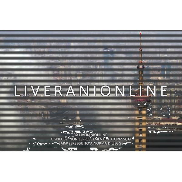 (110222) -- SHANGHAI, Feb. 22, 2011 () -- VEDUTA AEREA DELLA NEBBIA SULLA CITTA\' DI SHANGAY DOVUTA ALL\'ELEVATO TASSO DI INQUINAMENTO Photoshot (/Ren Guoqiang) (zn)-AG ALDO LIVERANI ONLY ITALY