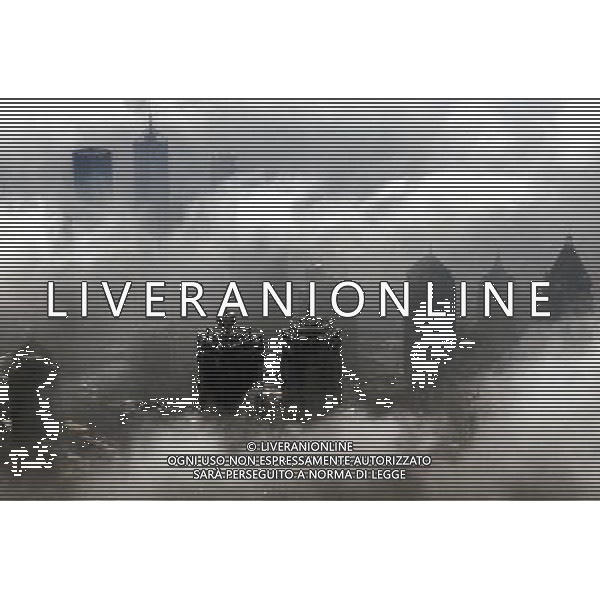 (110222) -- SHANGHAI, Feb. 22, 2011 () -- VEDUTA AEREA DELLA NEBBIA SULLA CITTA\' DI SHANGAY DOVUTA ALL\'ELEVATO TASSO DI INQUINAMENTO Photoshot (/Ren Guoqiang) (zn)-AG ALDO LIVERANI ONLY ITALY