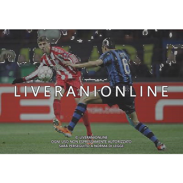 INTER - BAYERN MONACO CHAMPIONS LEAGUE 23/02/2011 NELLA FOTO muller e lucio ©LUZZANI/AGENZIA ALDO LIVERANI SAS