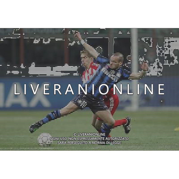 INTER - BAYERN MONACO CHAMPIONS LEAGUE 23/02/2011 NELLA FOTO sneijder e lahm ©LUZZANI/AGENZIA ALDO LIVERANI SAS